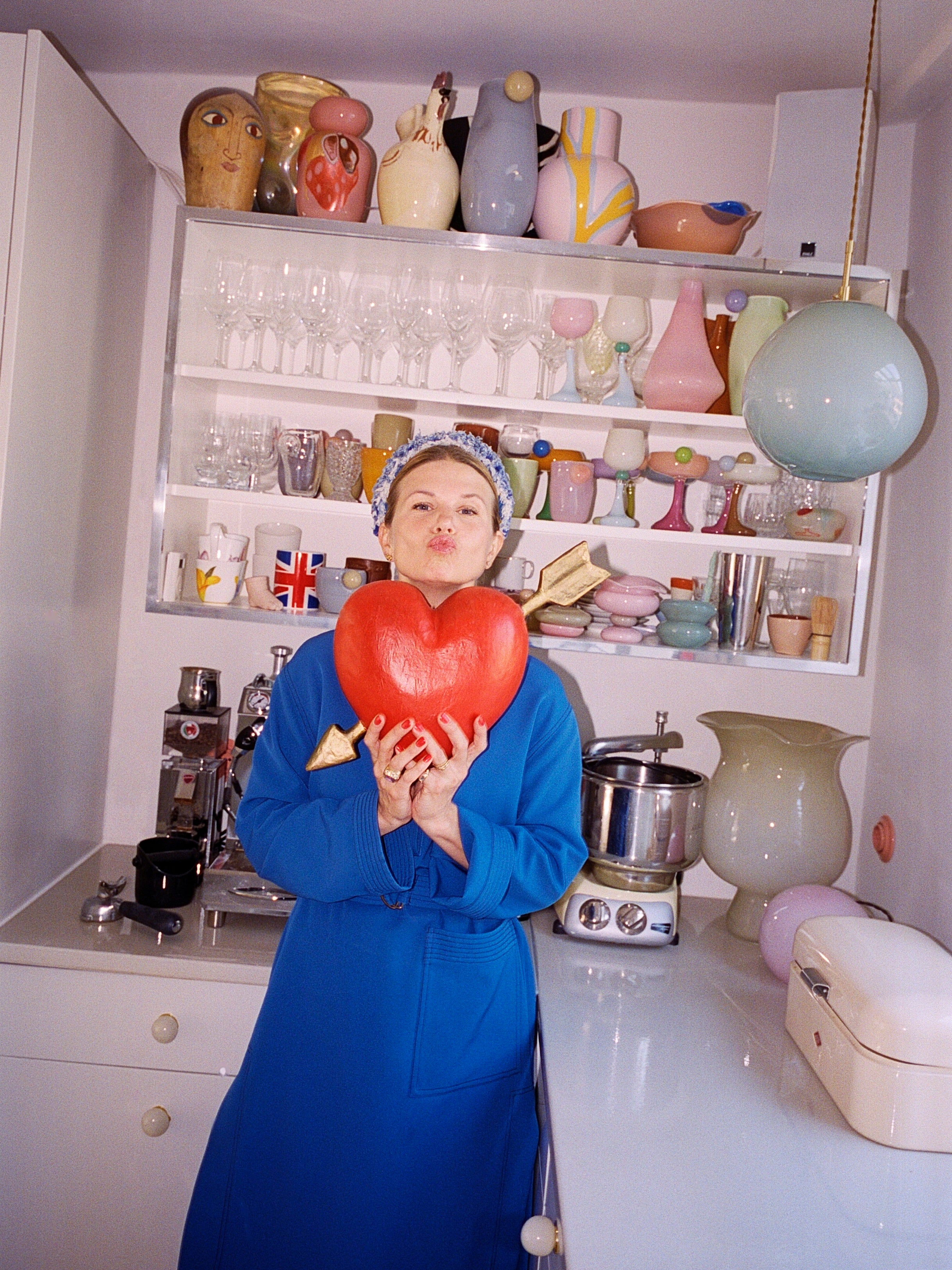 A person called Helle Mardahl kissing with. heart in her hand