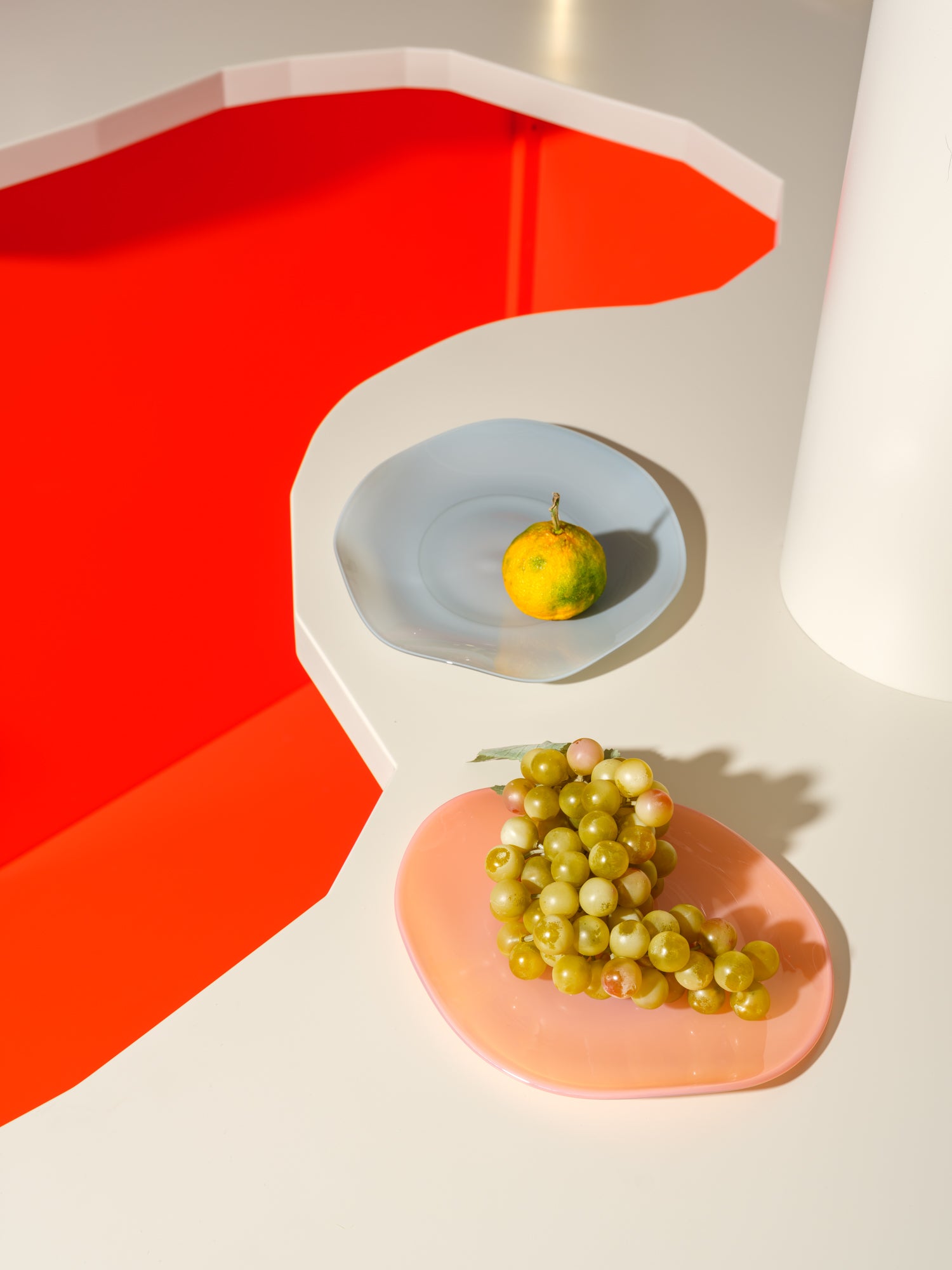 mouth-blown glass plate in pink and blue tones by Helle Mardahl